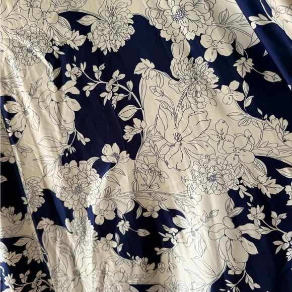 Lulu's Navy and Cream/White Floral Maxi Dress - Picture 3 of 10